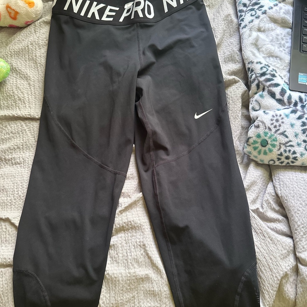 Nike Black Capri Leggings with Pro Waistband